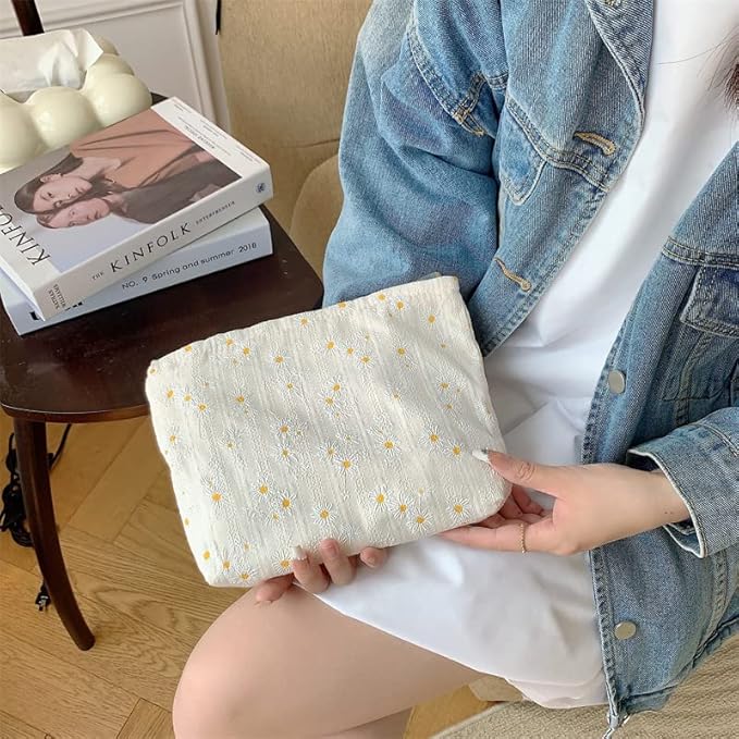 PAZIMIIK Floral Makeup Bag Large Cotton Zipper Pouch for Purse Travel Canvas Make Up Organizer for Women Cosmetic,Daisy Beige