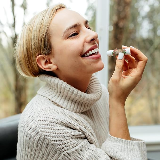 OLYCRAFT 100Pcs Self-Adhesive Lip Balm Tag Stickers 2.1x1.7 inch Waterproof Adhesive Label with Strawberry Rectangle Lipstick Tag Sticker for Lip Balm Container Tubes Lipstick Wrapping Decoration