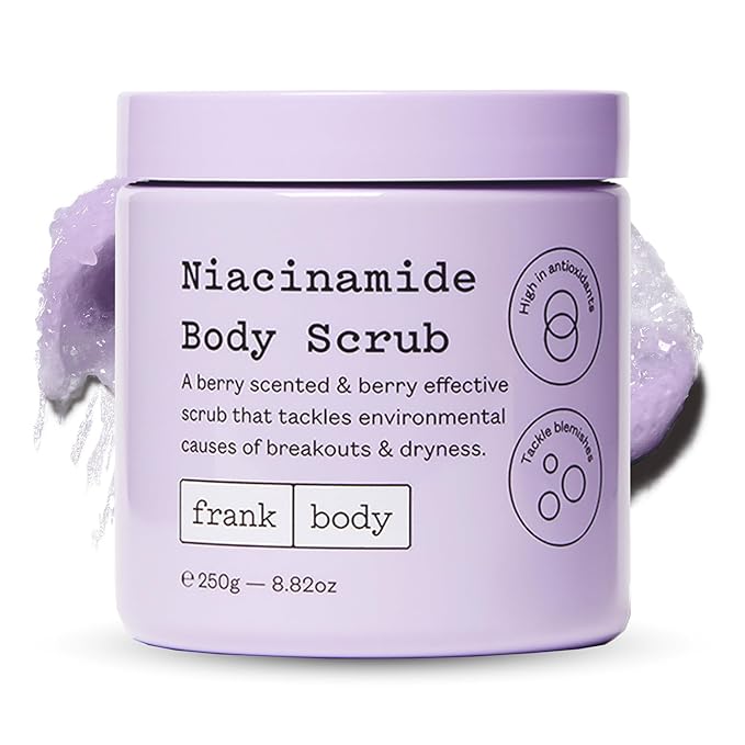 frank body Niacinamide Body Scrub | Gentle Exfoliating Body Scrub with Berry Extracts & Green Tea | Helps to Fight Breakouts & Dryness | Vegan & Cruelty Free | Berry Scent | 250 g/8.82 oz