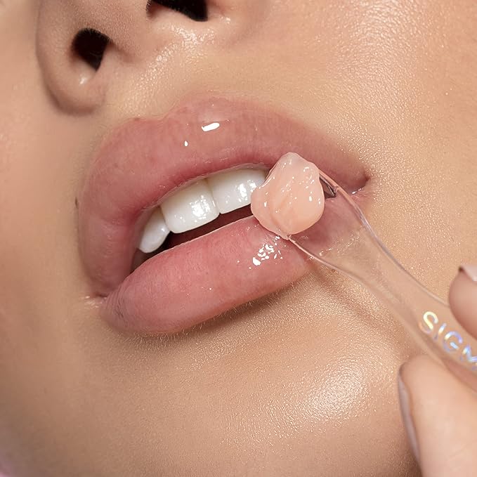 Sigma Beauty Hydro Melt Lip Mask - Hush - Lip Sleep Mask or Day Mask - Plumps, Hydrates and Adds Shine - Leave On Lip Mask with Hyaluronic Acid, Vitamin E, Jojoba oil, and Shea Butter